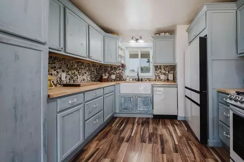 Kitchen - 800 S Crescent Ave, Lodi, CA 95240 photo 2 of 8