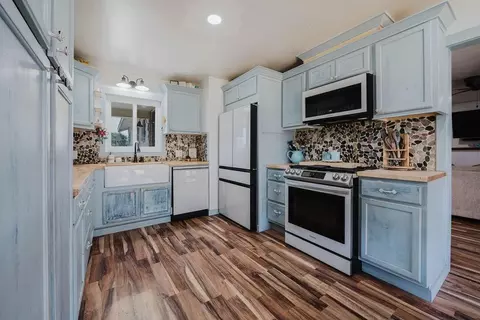 Kitchen - 800 S Crescent Ave, Lodi, CA 95240 photo 5 of 8