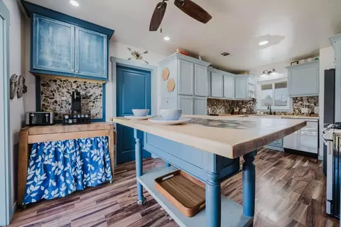 Kitchen - 800 S Crescent Ave, Lodi, CA 95240 photo 6 of 8