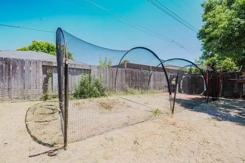 Exterior - 800 S Crescent Ave, Lodi, CA 95240 photo 3 of 6