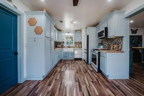 Kitchen - 800 S Crescent Ave, Lodi, CA 95240 photo 8 of 8