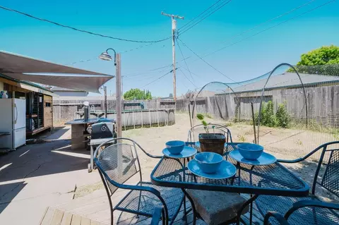 Exterior - 800 S Crescent Ave, Lodi, CA 95240 photo 5 of 6