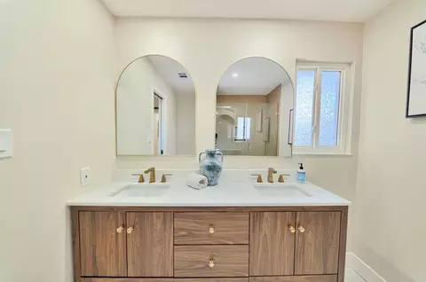Bath - 272 Ramona Way, Tracy, CA 95376 photo 6 of 10
