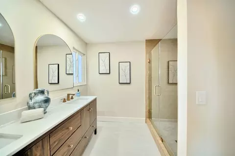 Bath - 272 Ramona Way, Tracy, CA 95376 photo 5 of 10