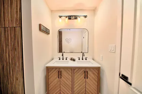Bath - 272 Ramona Way, Tracy, CA 95376 photo 3 of 10