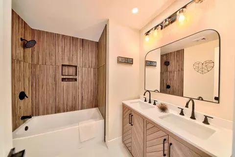 Bath - 272 Ramona Way, Tracy, CA 95376 photo 1 of 10