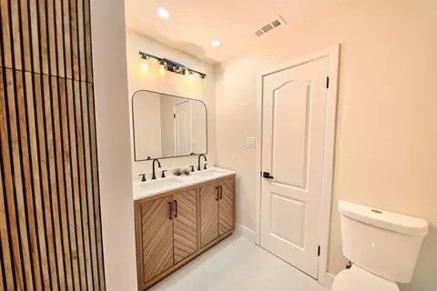 Bath - 272 Ramona Way, Tracy, CA 95376 photo 2 of 10