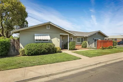 409 A St, Galt, CA 95632 photo 2
