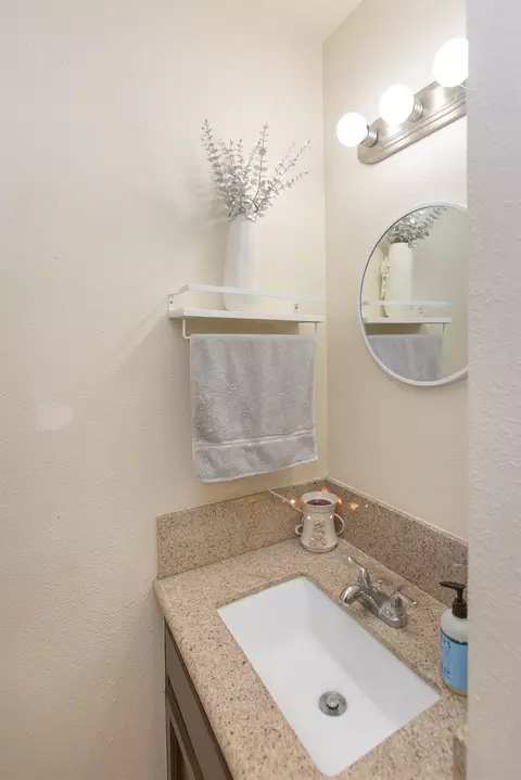 Bath - 3180 Andre Ln, Turlock, CA 95382 photo 2 of 3