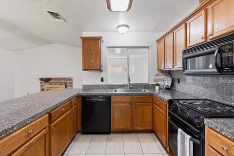 Kitchen - 3237 Irvindale Way, Antelope, CA 95843 photo 1 of 2