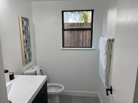 Bath - 5104 Felicia Way, Elk Grove, CA 95758 photo 1 of 6