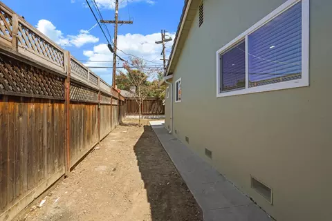 Exterior - 1436 Chester Dr, Tracy, CA 95376 photo 8 of 10