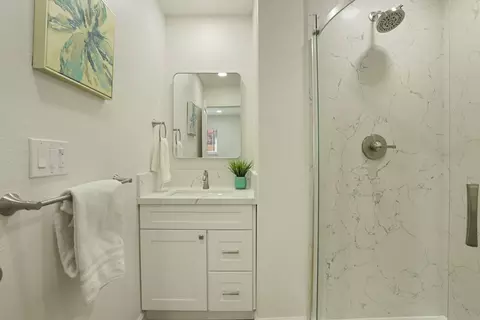 Bath - 1436 Chester Dr, Tracy, CA 95376 photo 3 of 5