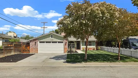 Exterior - 1436 Chester Dr, Tracy, CA 95376 photo 3 of 10