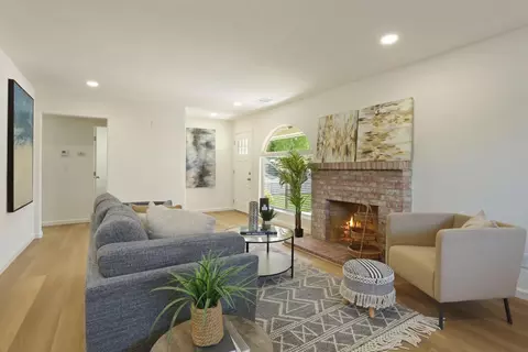 Living - 1436 Chester Dr, Tracy, CA 95376 photo 2 of 9