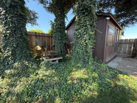 Exterior - 489 Cabernet Ct, Escalon, CA 95320 photo 14 of 16
