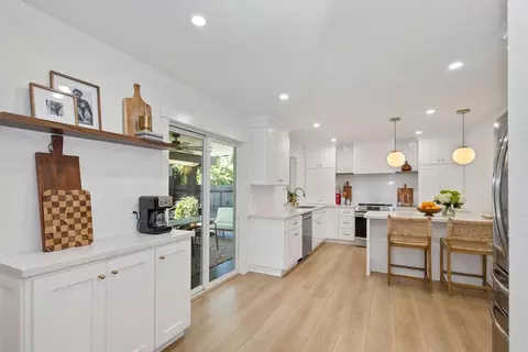 Kitchen - 489 Cabernet Ct, Escalon, CA 95320 photo 5 of 6