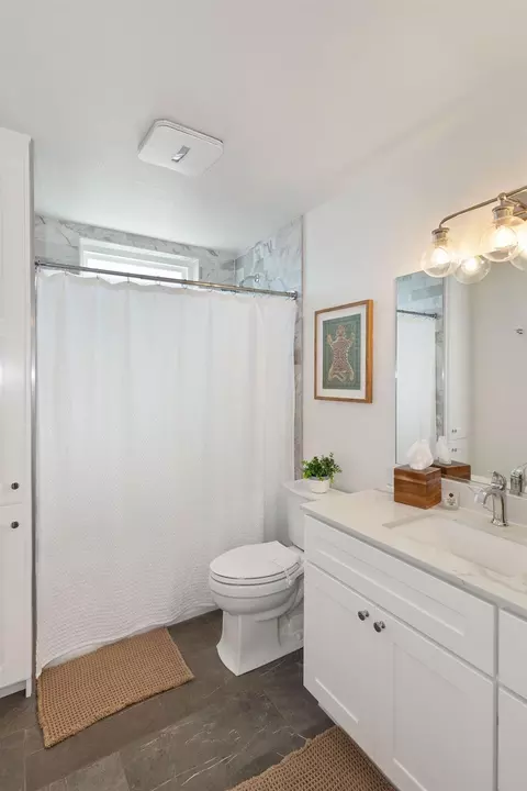Bath - 489 Cabernet Ct, Escalon, CA 95320 photo 2 of 3