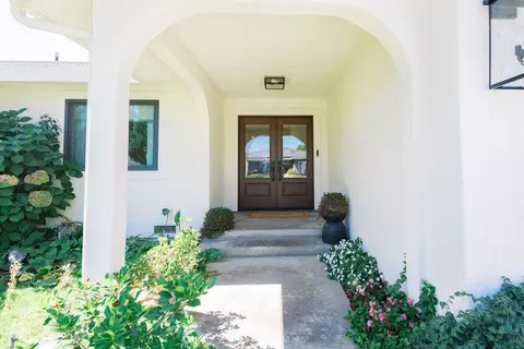 Entry Way - 489 Cabernet Ct, Escalon, CA 95320 photo 1 of 2