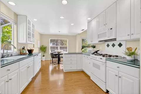 Kitchen - 208 Avocet Ave, Davis, CA 95616 photo 5 of 7