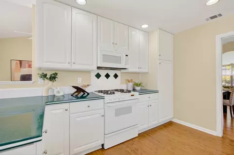 Kitchen - 208 Avocet Ave, Davis, CA 95616 photo 4 of 7