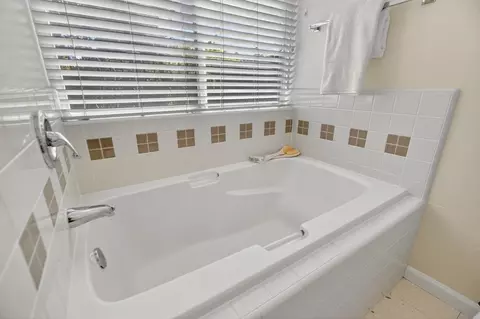 Bath - 208 Avocet Ave, Davis, CA 95616 photo 8 of 8