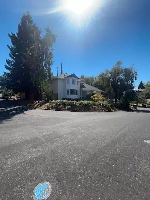 2797 Alhambra Dr, Cameron Park, CA 95682
