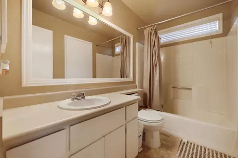 Bath - 175 W Clover Rd, Tracy, CA 95376 photo 3 of 3