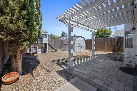 Exterior - 175 W Clover Rd, Tracy, CA 95376 photo 5 of 7