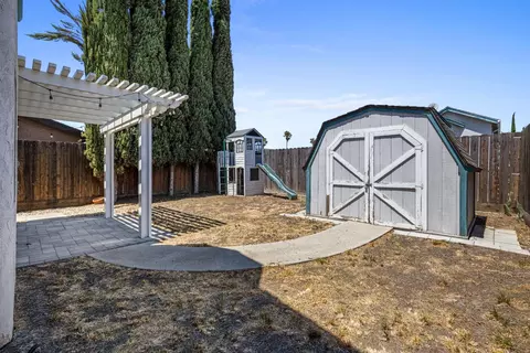 Exterior - 175 W Clover Rd, Tracy, CA 95376 photo 6 of 7