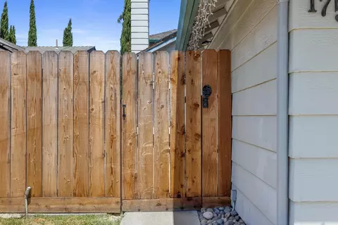 Exterior - 175 W Clover Rd, Tracy, CA 95376 photo 3 of 7