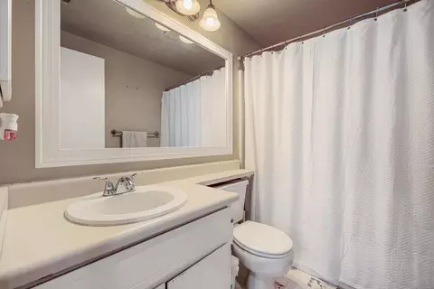 Bath - 175 W Clover Rd, Tracy, CA 95376 photo 1 of 3