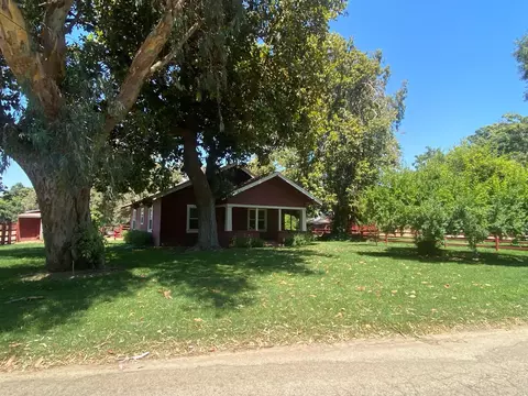 Exterior - 423 Hogue Rd, Modesto, CA 95356 photo 2 of 7