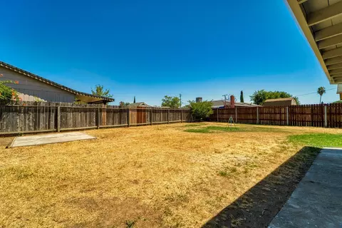 Exterior - 1883 14th St, Olivehurst, CA 95961 photo 5 of 7