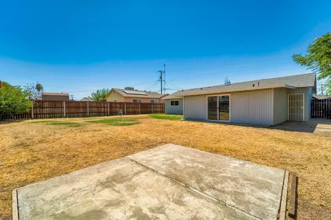 Exterior - 1883 14th St, Olivehurst, CA 95961 photo 6 of 7