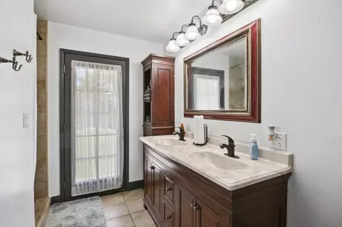 Bath - 11384 Colony Rd, Wilton, CA 95693 photo 5 of 7