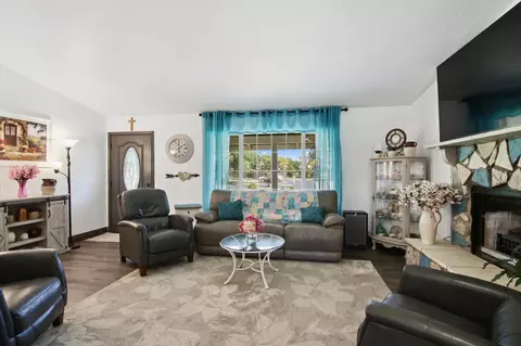Living - 11384 Colony Rd, Wilton, CA 95693 photo 2 of 7