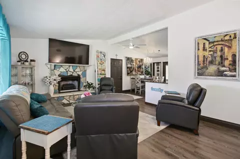 Living - 11384 Colony Rd, Wilton, CA 95693 photo 4 of 7