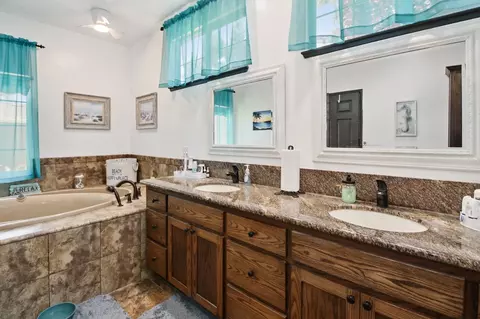 Bath - 11384 Colony Rd, Wilton, CA 95693 photo 1 of 7