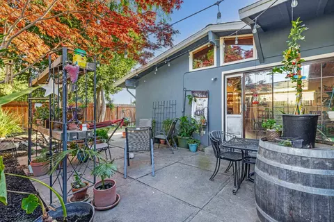 806 Barham Ct, Modesto, CA 95350 photo 2