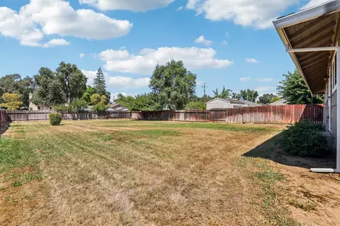 Exterior - 5437 Robertson Ave, Carmichael, CA 95608 photo 6 of 9