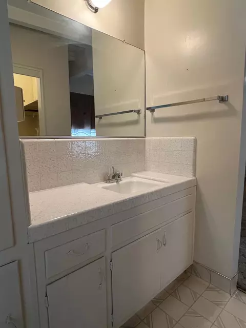 Bath - 5601 Northland Rd, Manteca, CA 95336 photo 5 of 5