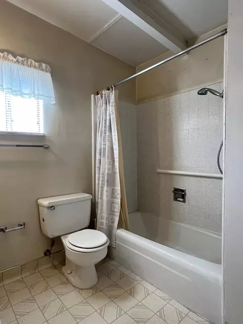 Bath - 5601 Northland Rd, Manteca, CA 95336 photo 3 of 5