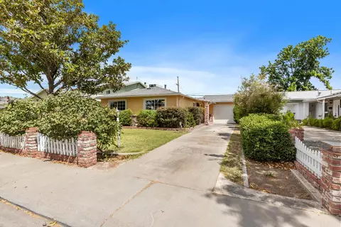 217 E 21st St, Tracy, CA 95376 photo 3