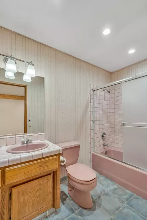 Bath - 12217 Keating Rd, Wilton, CA 95693 photo 3 of 8