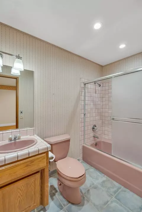 Bath - 12217 Keating Rd, Wilton, CA 95693 photo 2 of 8