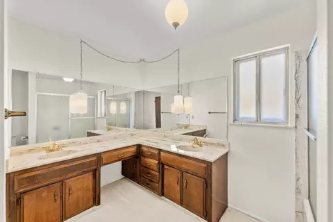 Bath - 2021 Cabrillo Cir, Lodi, CA 95242 photo 3 of 3
