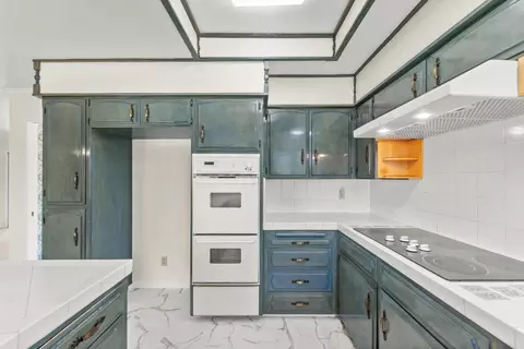Kitchen - 2021 Cabrillo Cir, Lodi, CA 95242 photo 3 of 6