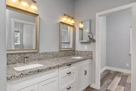 Bath - 245 N Ventura, Willows, CA 95988 photo 1 of 4