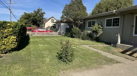 941 E St, Oakdale, CA 95361 photo 4
